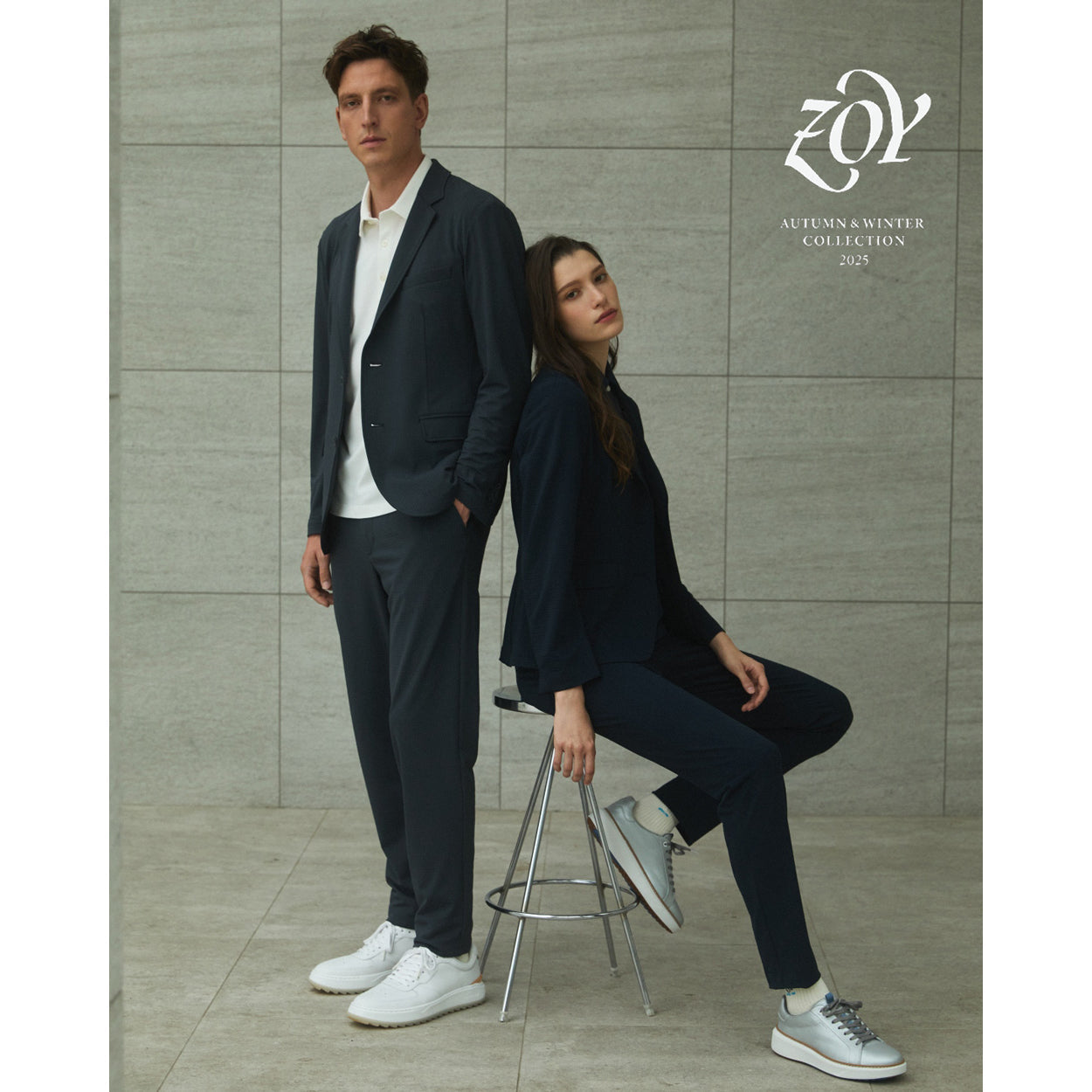 【この夏ZOYは - 新たな境地へ/25AW最新作】シャドウストライプから浮かび上がる、繊細な陰影。凛と、静かに。知性と洗練が共鳴する。これこそ、ZOYが提唱する「シンプル×エレガント」の新境地。サマースタイルを「洗練」で語る「大人のためのセットアップ」が新公開