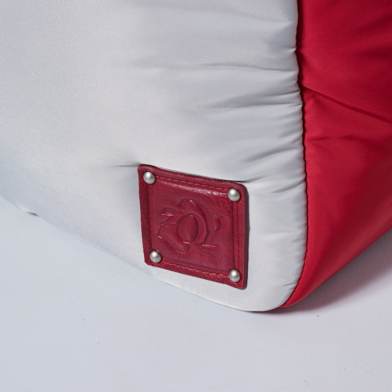 UNISEX padded Boston bag in red