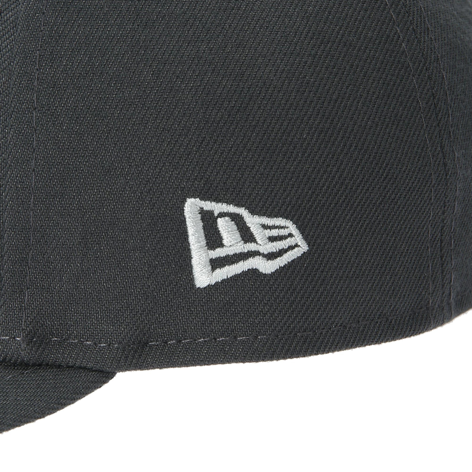 【NEW ERAコラボ】MENS NEW ERA BASIC CAP ホワイト 071779855 - ZOY OFFICIAL